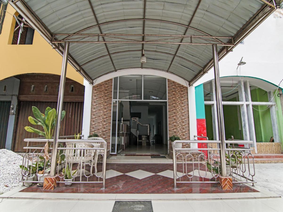 Oyo 90897 Hotel Sepupu Satria Pekanbaru Exterior foto